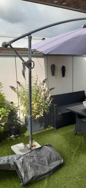 Zweefparasol, grijs. Incl hoes en poot. Diameter 3 mtr beschikbaar voor biedingen