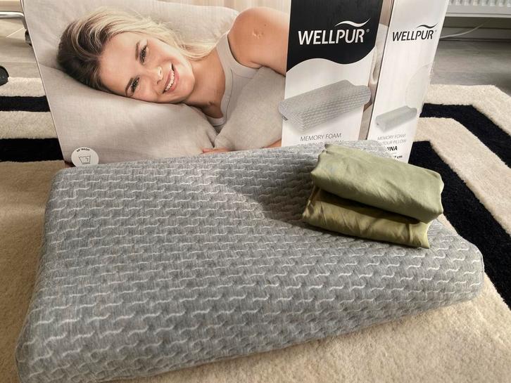 Wellpur Kussen incl. Satin kussensloop (2x), Huis en Inrichting, Slaapkamer | Beddengoed, Zo goed als nieuw, Kussen, Eenpersoons