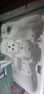 Jacuzzi gratis alleen de kuip! Met leidingwerk goed, Ophalen of Verzenden, Gebruikt