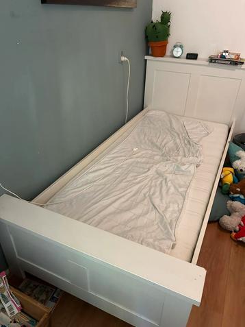 Leuk en goed eenpersoons bed beschikbaar voor biedingen