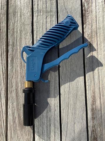 Blaaspistool (foto 1-4) + Persluchtspiraalslang (foto 5-9) beschikbaar voor biedingen