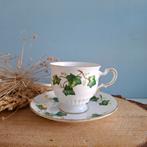 Colclough 'Ivy', kop en schotel, Antiek en Kunst, Antiek | Servies los, Ophalen of Verzenden