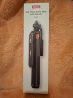 Cell phone selfie with remote, Ophalen of Verzenden, Auto