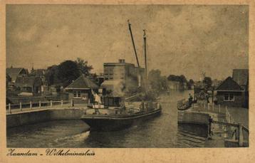 Zaandam - Wilhelminasluis - boot door sluis - ongelopen beschikbaar voor biedingen