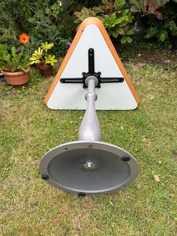 Gietijzeren ronde tafelpoot, trompetvoet beschikbaar voor biedingen