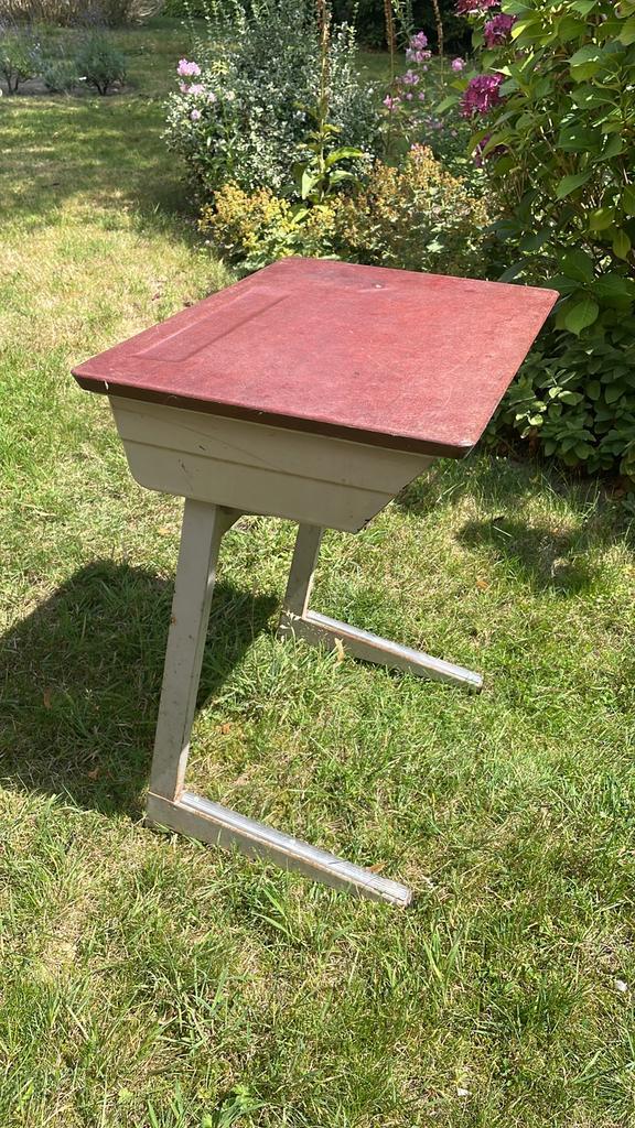 Vintage schooltafeltje hip, leuk, retro , Tilburg, Kinderen en Baby's, Kinderkamer | Tafels en Stoelen, Zo goed als nieuw, Ophalen of Verzenden
