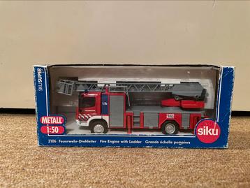 Siku 2106 - Mercedes Atego ladderwagen brandweer beschikbaar voor biedingen