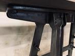 Antieke tafel, zwaar gietijzer onderstel. 45 diep, Ophalen