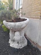Betonnen planten bak met uilen, Ophalen, Gebruikt