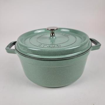 Staub Cocotte 24 CM in Salie beschikbaar voor biedingen