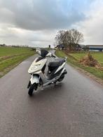 Scooter Kymco vp 50 geel kenteken, Fietsen en Brommers, Scooters | Kymco, Ophalen of Verzenden, Zo goed als nieuw, Benzine, Overige modellen