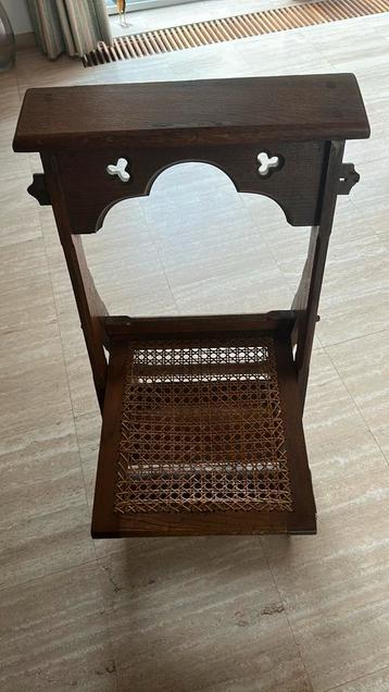 biechtstoeltje beschikbaar voor biedingen