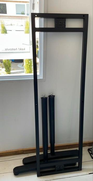Bureau onderstel in hoogte verstelbaar als nieuw beschikbaar voor biedingen