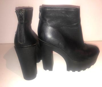 Zwarte kunstlederen hoge hak enkel laarzen maat 37 beschikbaar voor biedingen