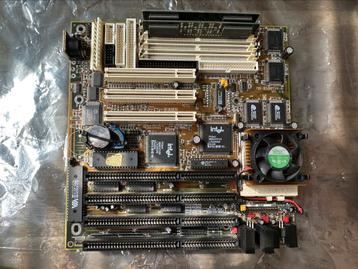 Biostar MB8500TVX-A met P1 100MHz en 16mb geheugen beschikbaar voor biedingen