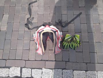 Nekbrace + Handschoenen Kinderen neck brace beschikbaar voor biedingen