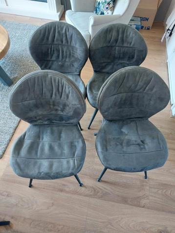 Eetkamerstoelen beschikbaar voor biedingen