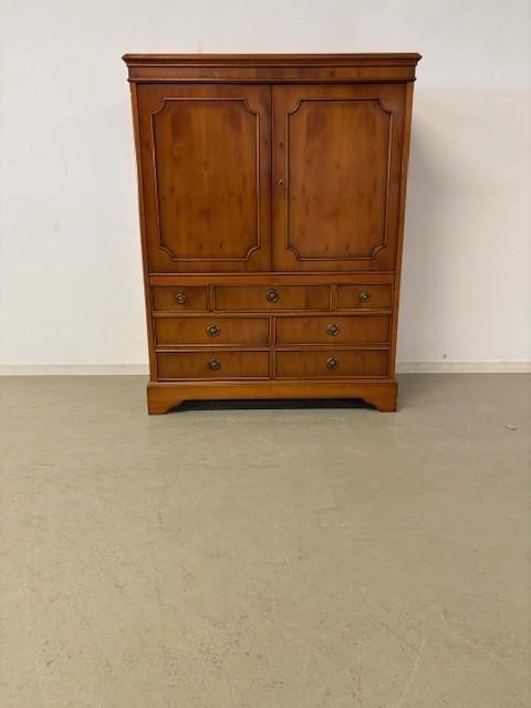 TV-kast / TV-podium in taxus in Heldense stijl, Huis en Inrichting, Kasten | Televisiemeubels, Gebruikt, 100 tot 150 cm, 100 tot 150 cm