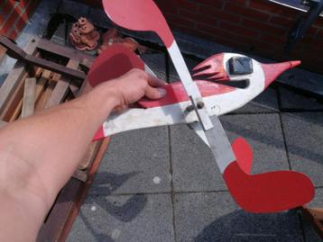 Windwijzer op statief.  De wind eend is 61 cm lang x 15 cm h beschikbaar voor biedingen
