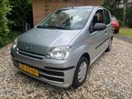 Daihatsu Cuore 1.0-12V 100th Anniversary/direkt mee/apk/beur, Metallic lak, Stof, 4 stoelen, Origineel Nederlands