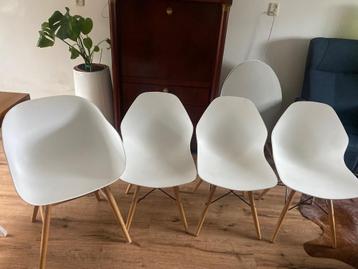 Stoelen beschikbaar voor biedingen