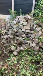 Gratis! Betonnen klinkertjes en granieten kinderkopjes, Ophalen, Graniet, Zo goed als nieuw, Kei