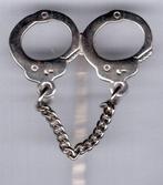 Handboeien zilverkleurig speldje ( B_219 ), Verzenden, Nieuw, Merk, Speldje of Pin