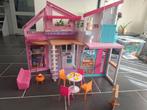 Barbie speelhuis met meubilair, Kinderen en Baby's, Speelgoed | Poppenhuizen, Ophalen of Verzenden, Zo goed als nieuw, Toebehoren