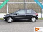 Peugeot 206 1.4 Gentry NAP/NWE APK/NETTE AUTO/LAGE KM STAND, Auto's, Peugeot, Voorwielaandrijving, 31 €/maand, 4 cilinders, Origineel Nederlands