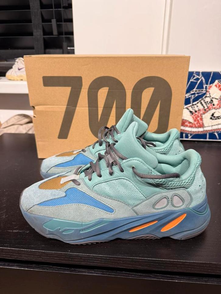 Yeezy 700 Faded Azure 45 1/3, Kleding | Heren, Schoenen, Zo goed als nieuw, Sneakers of Gympen, Overige kleuren, Ophalen of Verzenden