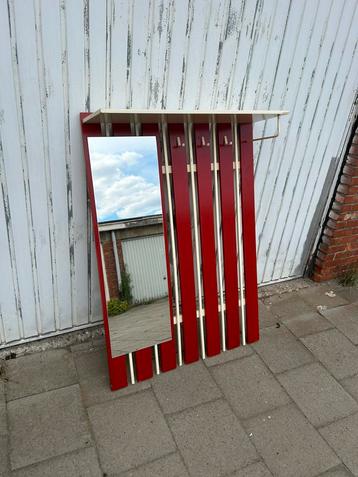 Vintage kapstok met spiegel en hoedenrek beschikbaar voor biedingen