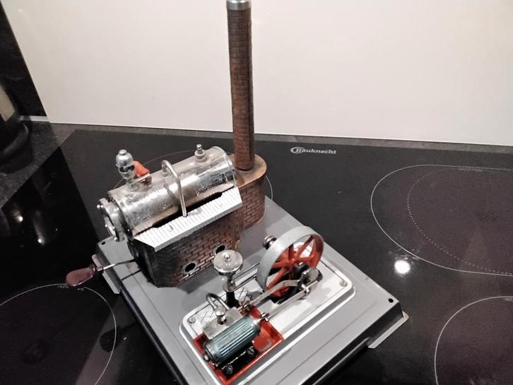 Stoommachine Wilesco D10  oude type met zesspaaks vliegwiel, Hobby en Vrije tijd, Modelbouw | Overige, Zo goed als nieuw, Groter dan 1:32