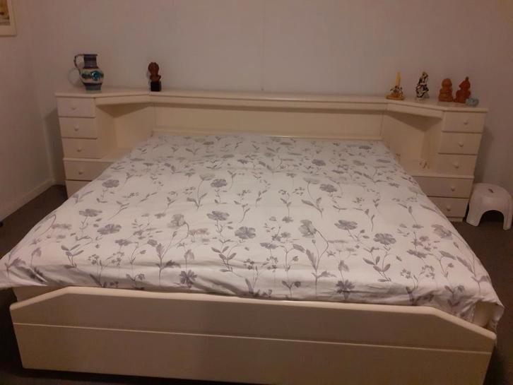 Slaapkamer met 2 verstelbare bedbodems en Tempur matrassen, Huis en Inrichting, Slaapkamer | Bedden, Gebruikt, Tweepersoons, 180 cm