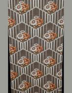 12517 zeshoek oranje bloemen behang jaren70 wallpaper swiet, Huis en Inrichting, Stoffering | Behang, Verzenden, Wit