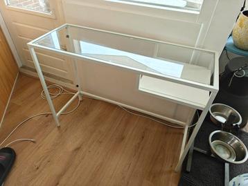 Ikea glazen bureau / klein bureau / ikea vittsjo  beschikbaar voor biedingen