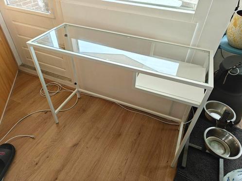 Ikea glazen bureau / klein bureau / ikea vittsjo, Huis en Inrichting, Bureaus, Gebruikt, Bureau, Ophalen
