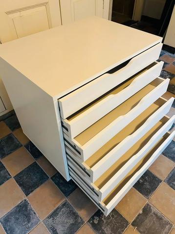 Ladekast / archiefkast (wit) op wieltjes, zeer goede staat beschikbaar voor biedingen