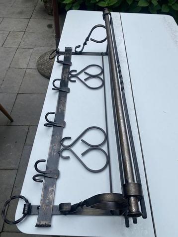 Gietijzeren Wandkapstok in Art deco stijl, voordelig beschikbaar voor biedingen