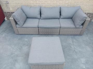 Tuinset 3 zits compleet met kussens en hocker  beschikbaar voor biedingen
