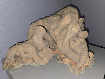 Country artist Slumberzzz Tuskers Olifantenbeeld beschikbaar voor biedingen