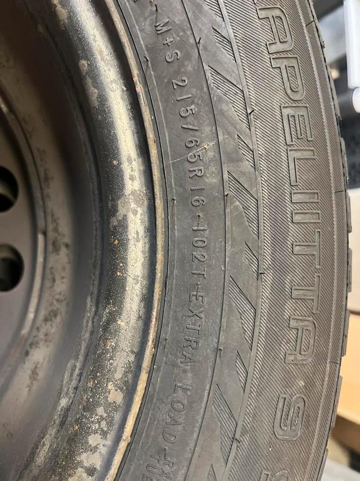 Nokia Hakkapeliitta 9 SUV Spijkerbanden 215/65R16, Auto-onderdelen, Banden en Velgen, Banden en Velgen, Winterbanden, 16 inch