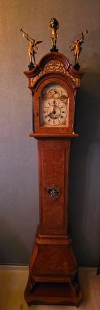 Antieke staande klok met prachtig houtsnijwerk, Antiek en Kunst, Antiek | Klokken, Ophalen of Verzenden