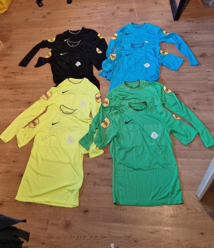 KNVB scheidsrechters set 23/24 maat S, Sport en Fitness, Voetbal, Zo goed als nieuw, Set, Maat S, Verzenden