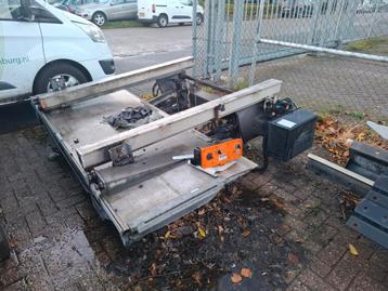 Dhollandia onderschuif klep 2000kg Leeftijd 2013 laadklep  beschikbaar voor biedingen