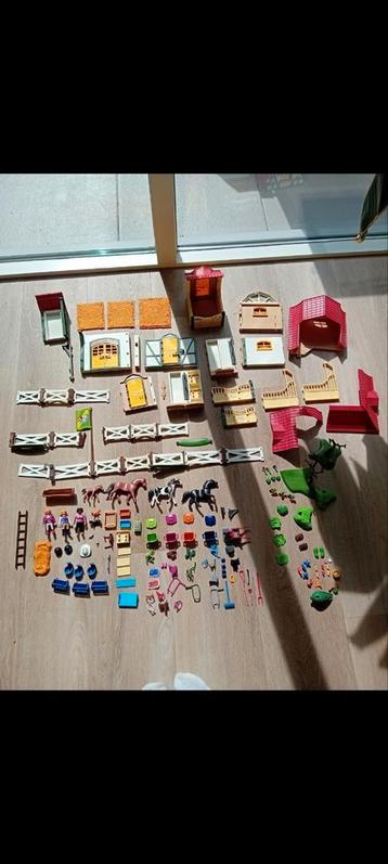 Playmobil manege  beschikbaar voor biedingen