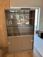 Mewaf stalen vitrinekast van Van Dijk en Ko!, Huis en Inrichting, Ophalen, 100 tot 150 cm, Meerdere deuren, Zo goed als nieuw