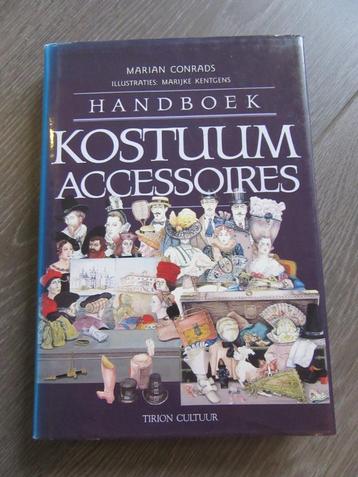  	 Handboek kostuum accessoires. Conrads & kentgens  beschikbaar voor biedingen
