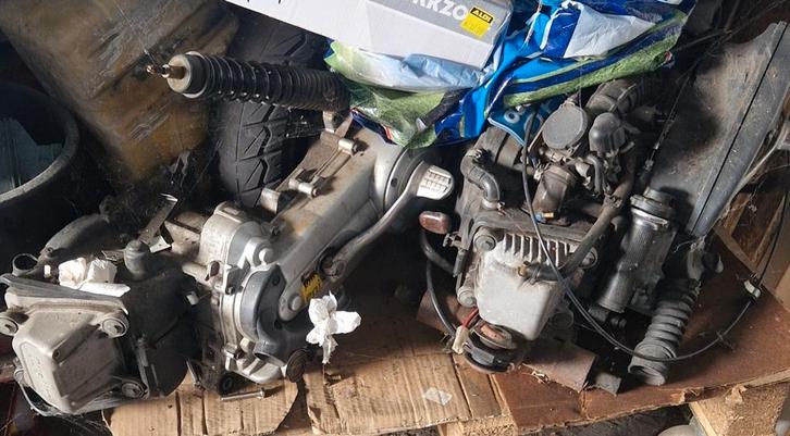 VESPA LX50 S50 LX50V sprint diverse blokken 5stuks 3x2v 2x4v, Fietsen en Brommers, Brommeronderdelen | Algemeen, Gebruikt, Blok