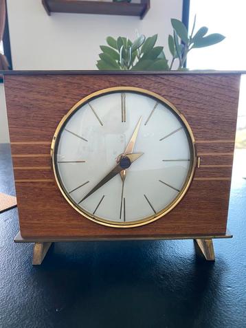 Vintage retro antiek tafelklokje / schouwklokje beschikbaar voor biedingen