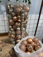 Heel veel oud rose (kunststof) kerstballen, Diversen, Kerst, Ophalen of Verzenden, Zo goed als nieuw